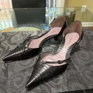 Kenneth Cole Black Textured kitten Heels